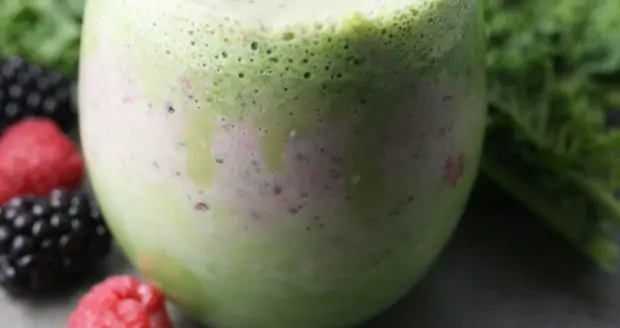 Kale berry smoothie