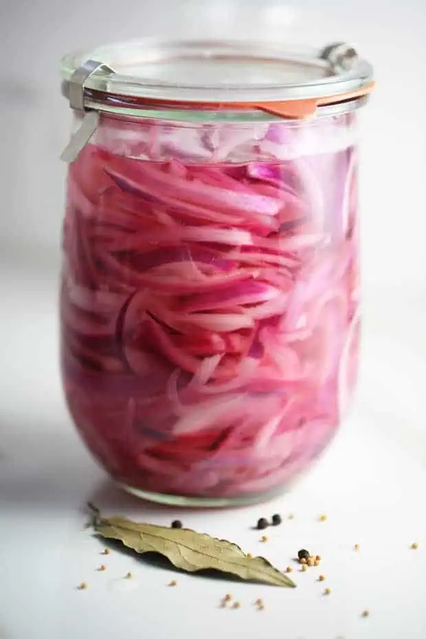 Easy and Quick Pickled Red Onions